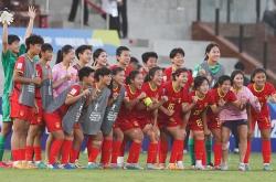 包含中国女足战胜强敌，队员们备战精神可嘉的词条